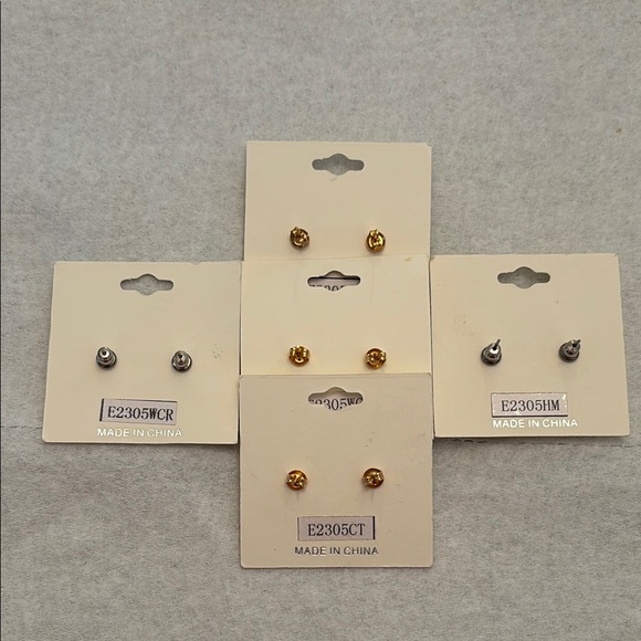 5 Pairs Of Tiny Christmas Earrings In Red, Green & Clear Crystal - Picture 10 of 10